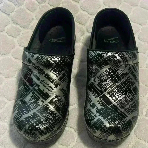 Dansko metallic glossy clogs size 37. Gentle pre-worn condition. Black/silver - Picture 3 of 11